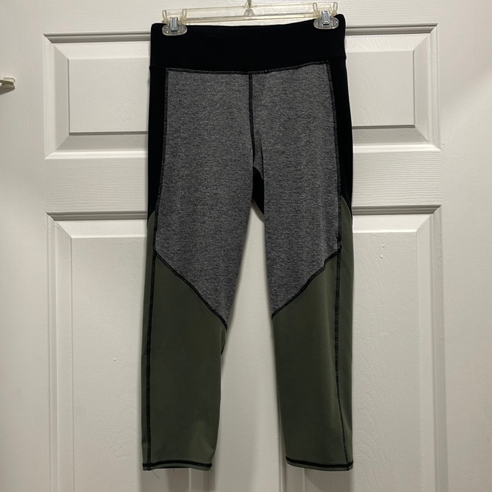 Medium Threads 4 Thought Capri Leggings